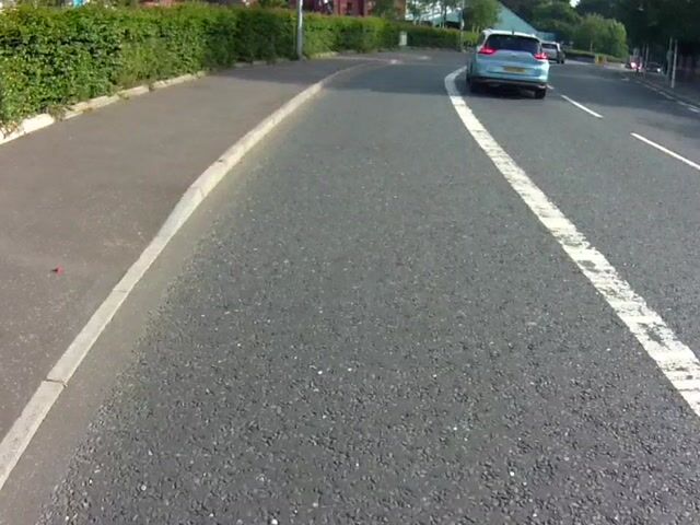 Driver fails to give way at roundabout bad driving - UpRide.cc - Make ...
